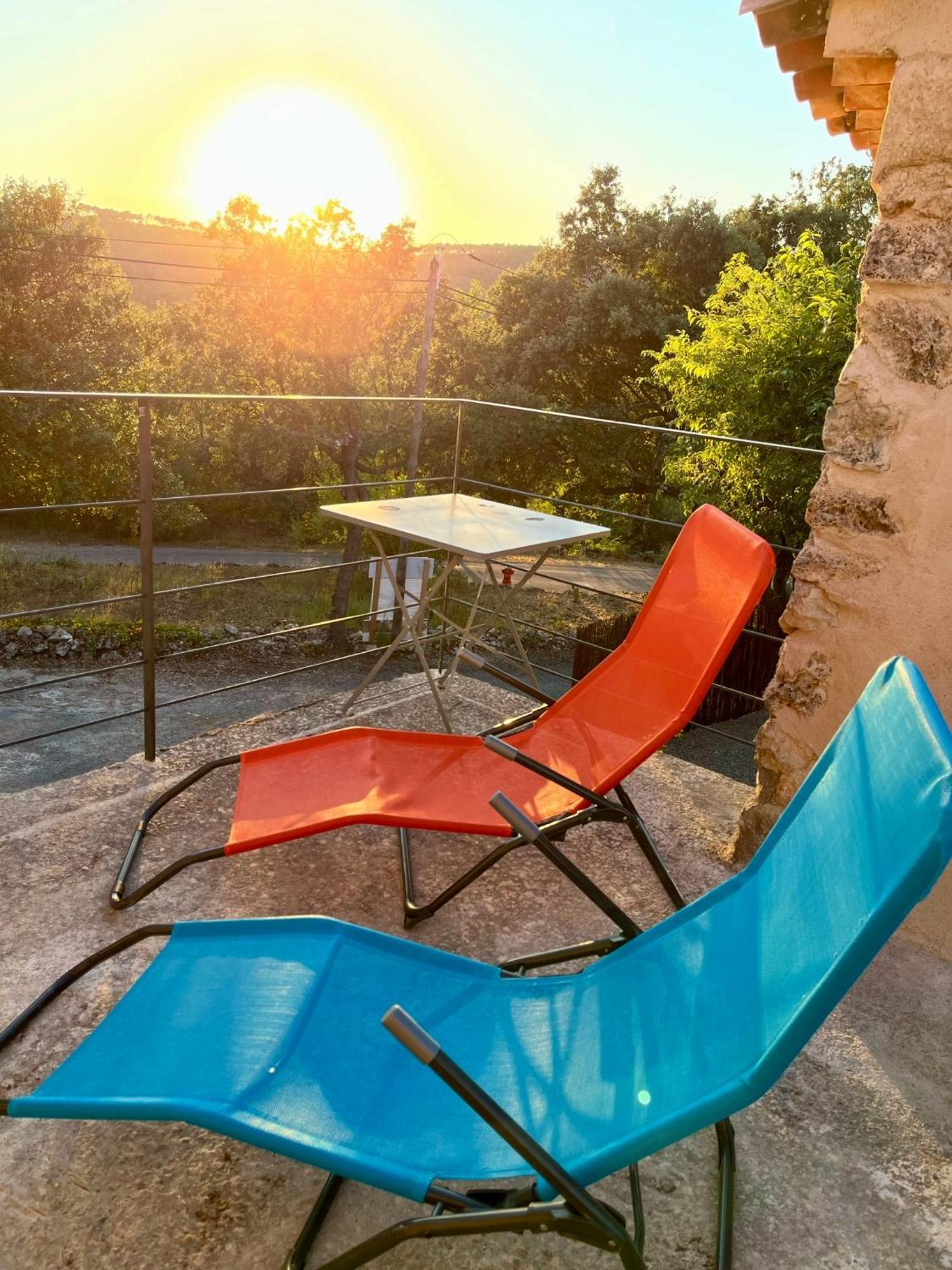 La Parenthese Du Var - Gite Avec Grande Terrasse Vue Sur Piscine Saint-Antonin-du-Var Eksteriør billede